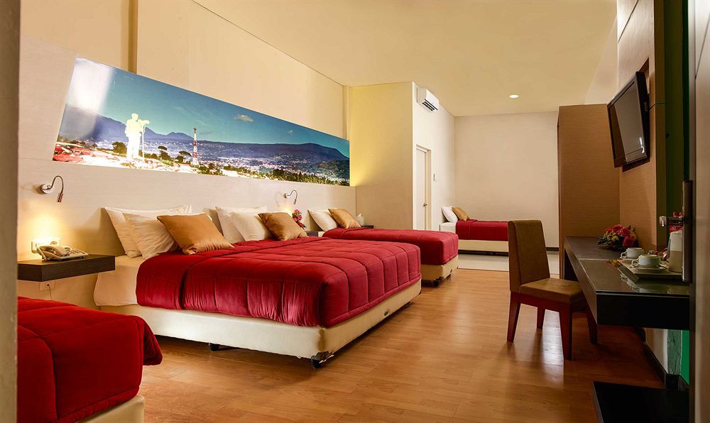 Hotel Promenade Cihampelas Бандунг Экстерьер фото